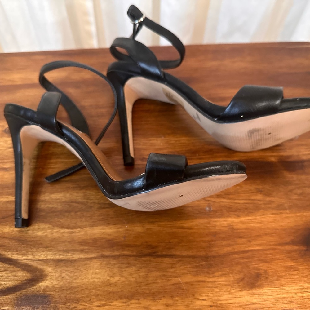 Steve Madden - Picture 3 of 5
